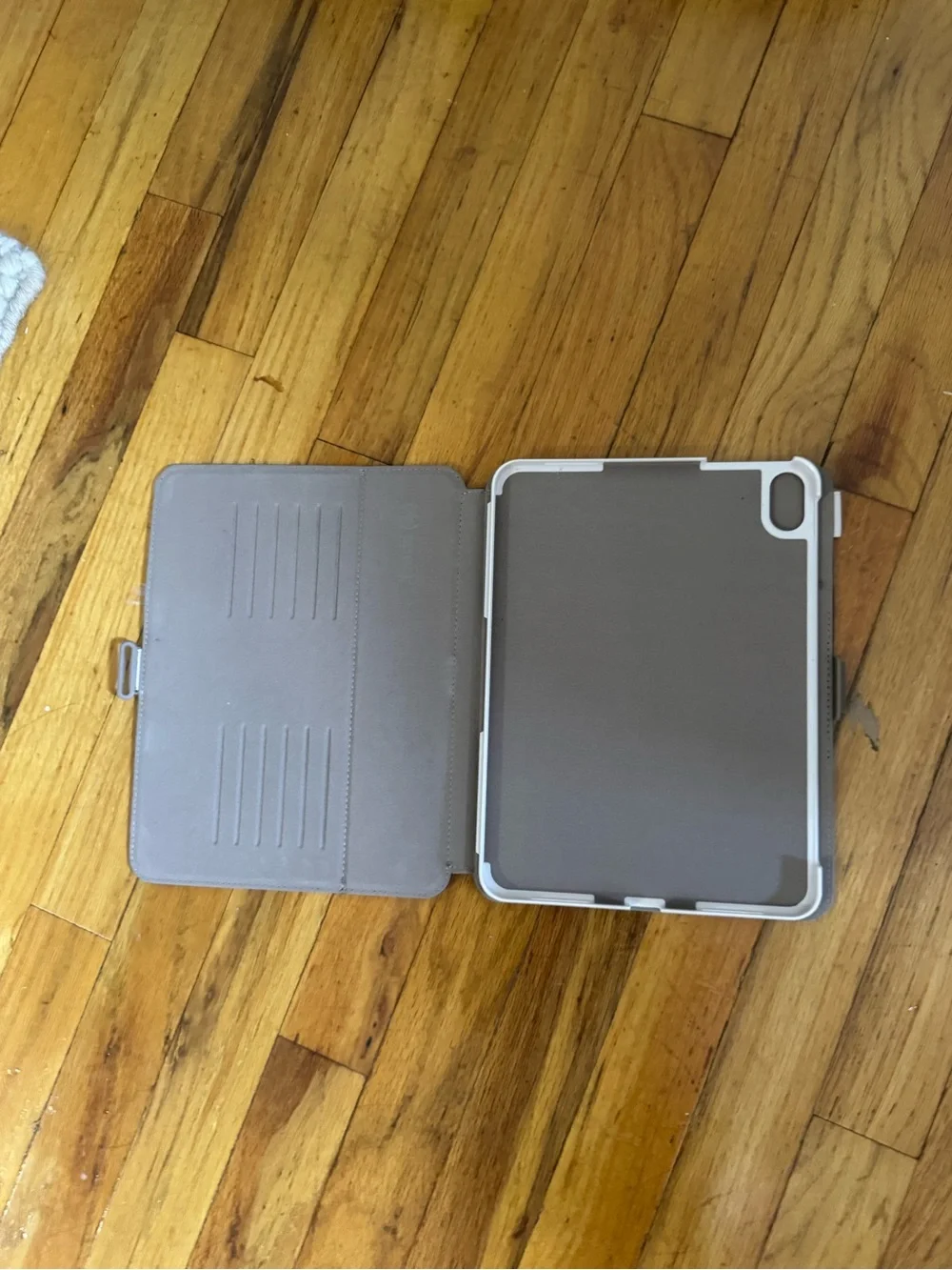 speck Black Tablet Folio Cover with Logo IPad 10